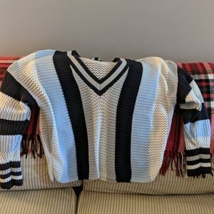 Knitted V neck stripped sweater